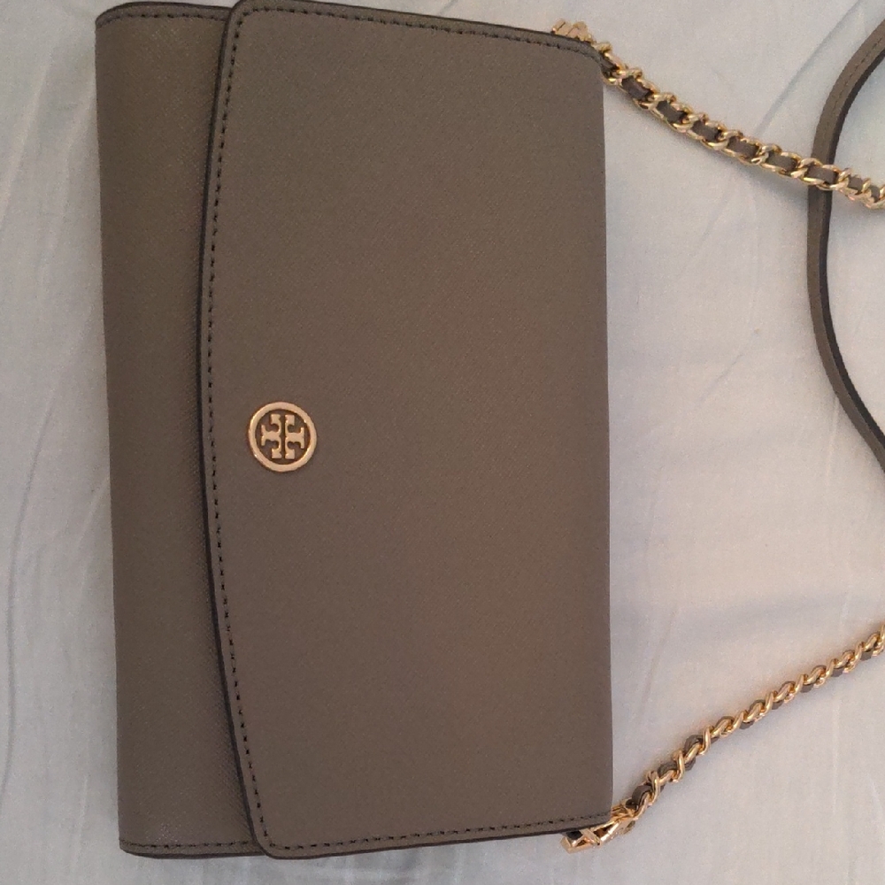 Tory Burch Elegant WOC, Authentic, Crossbody Bag with Gold Chain.